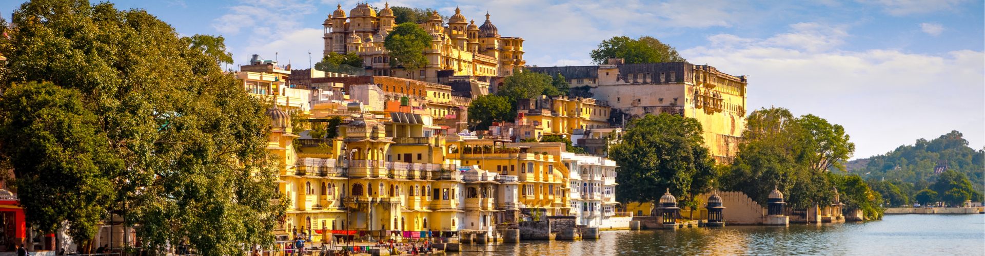 City Palace and Pichola lake in Udaipur, Rajasthan, India, Asia (Resized)